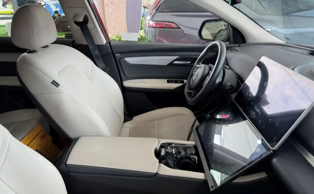 Nội thất xe VinFast VF8.jpg