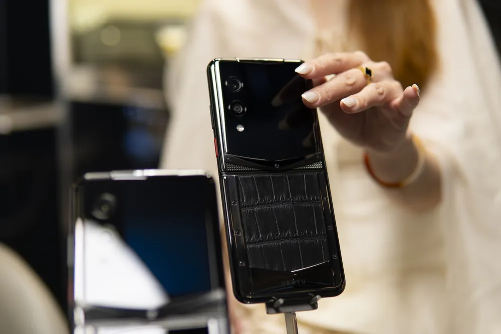 Vertu Việt Nam - Quantum Flip Black Crocodile.JPG