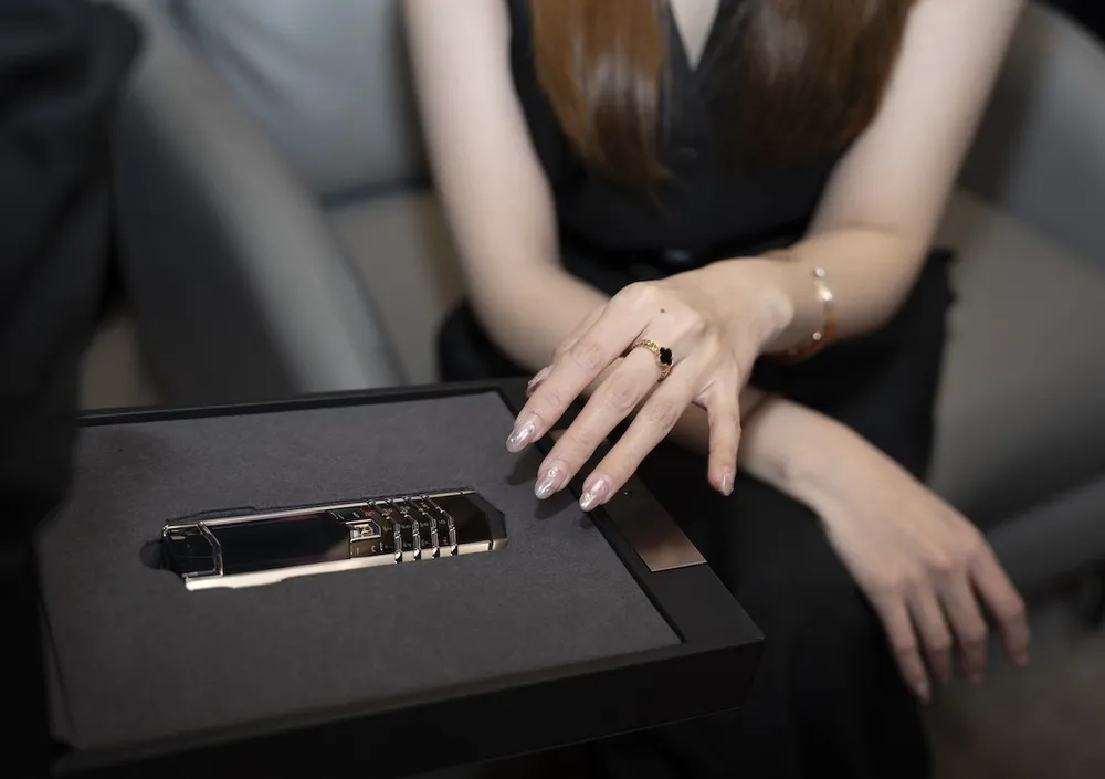 Vertu Signature V mang phong cách đặc biệt