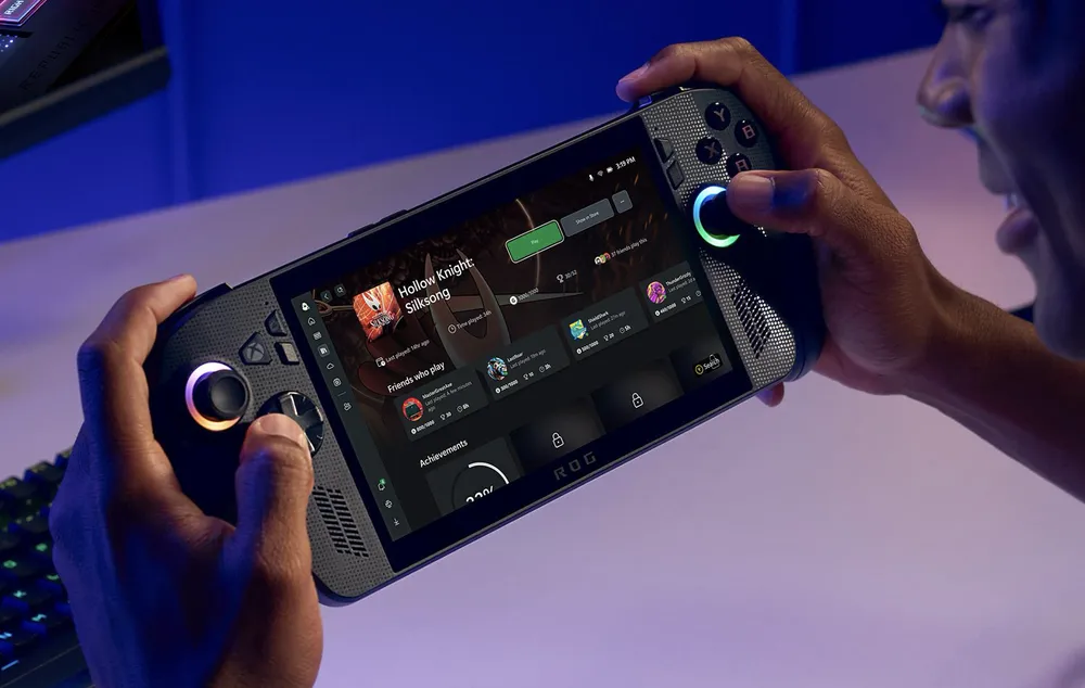 ROG Xbox Ally 2025 cũng được tái thiết kế với phần tay cầm công thái học