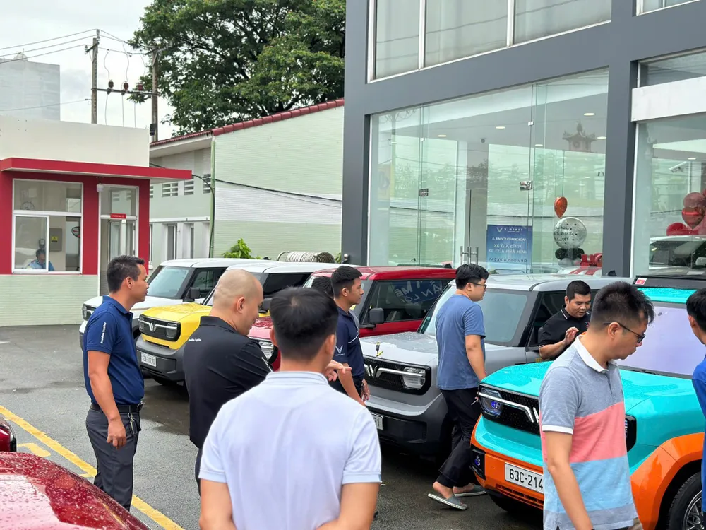 VinFast VFXanh - Khách hàng trải nghiệm VinFast VF3.jpg