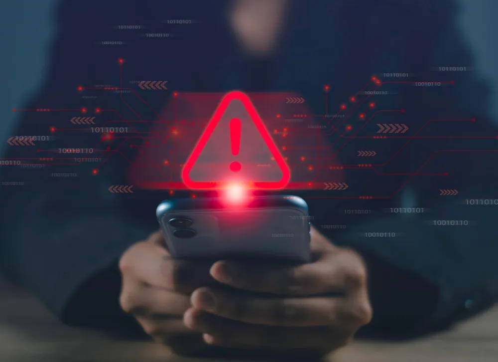 Người dân cần tự bảo vệ trước đa dạng chiêu thức lừa đảo trực tuyến.