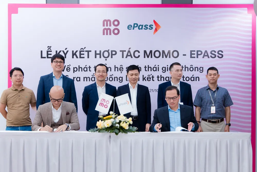Đại diện MoMo và ePass ký kết hợp tác chiến lược