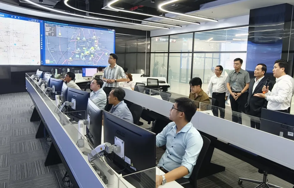 Bí thư Thành ủy TPHCM Trần Lưu Quang tham quan Trung tâm Điều hành thông minh tại Becamex