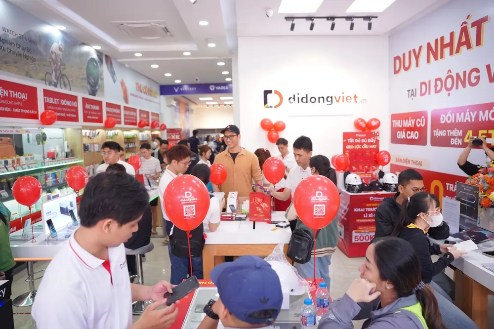 Di Động Việt chính thức khai trương trung tâm mua sắm công nghệ tại số 11 Trần Não