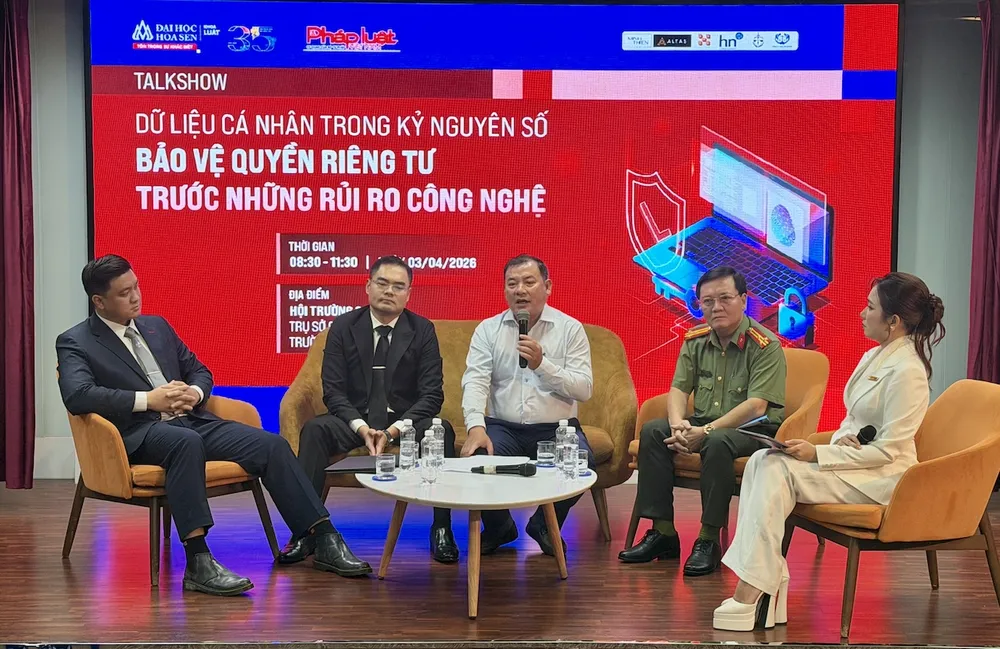 Các diễn giả phát biểu tại Talkshow “Dữ liệu cá nhân trong kỷ nguyên số – Bảo vệ quyền riêng tư trước những rủi ro công nghệ”.