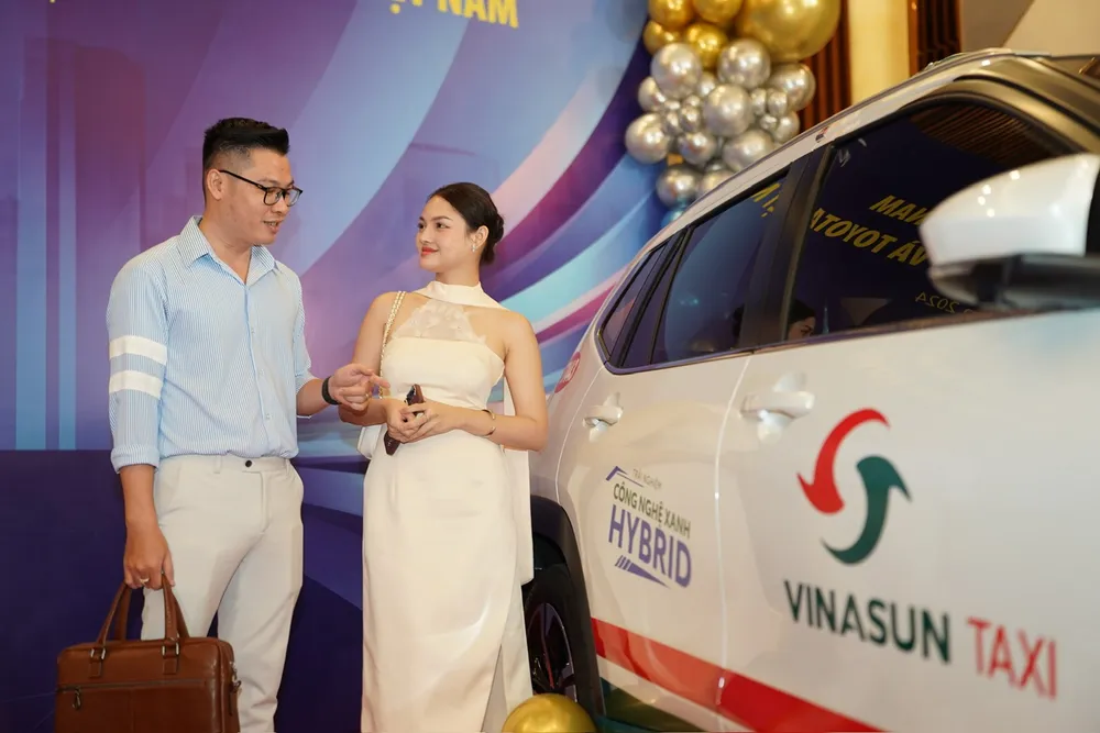 vinasun-taxo-ra-mat-dich-vu-taxi-hybrid-dau-tien-tai-viet-nam-5-3.jpg