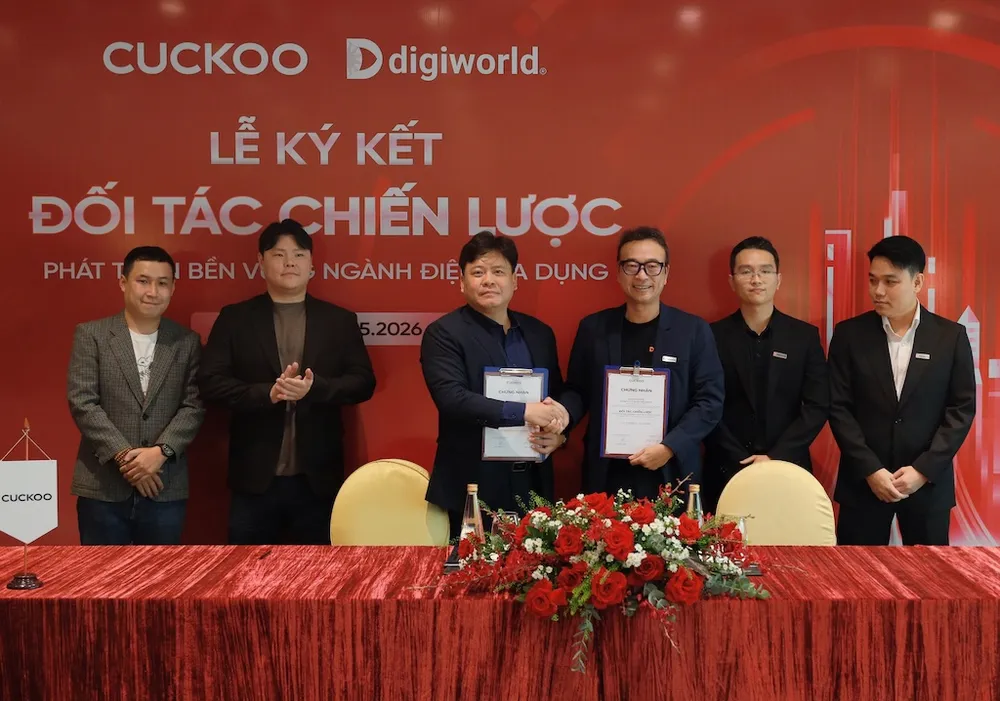 Đại diện DGW và Cuckoo Vina ký kết hợp tác.