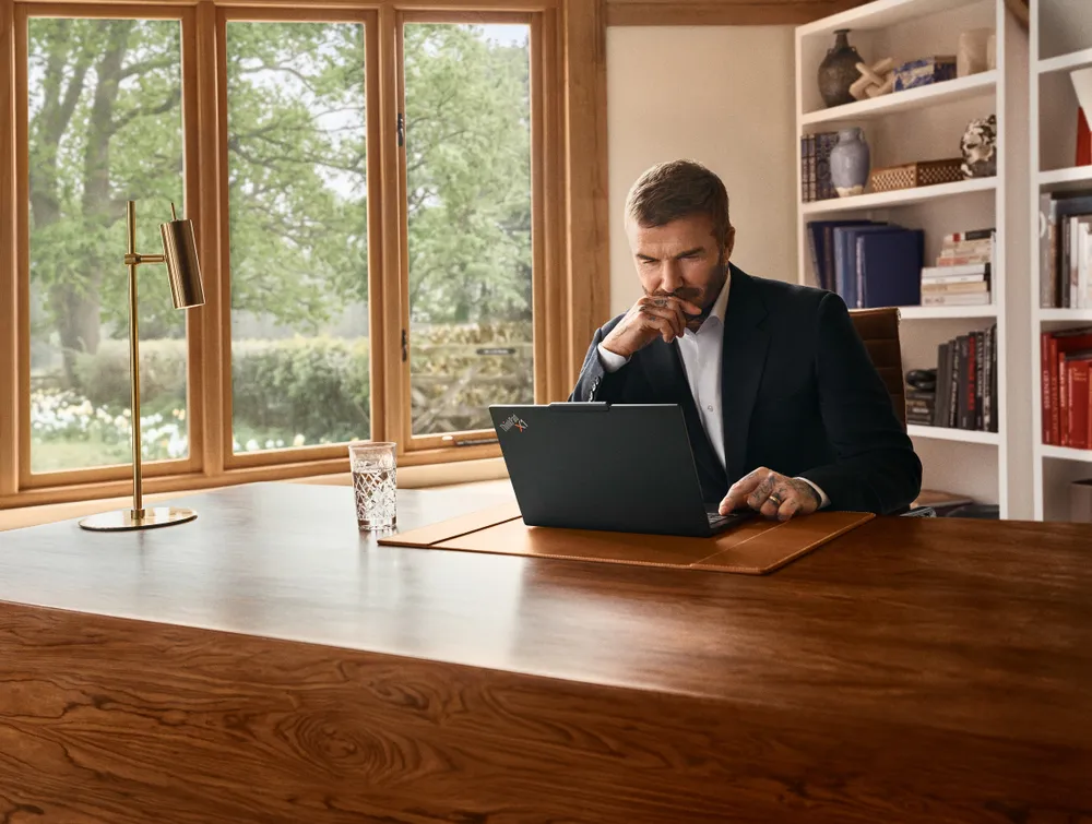 Maximum David, một chiến dịch toàn cầu mới giới thiệu cách công nghệ AI của Lenovo cùng David Beckham