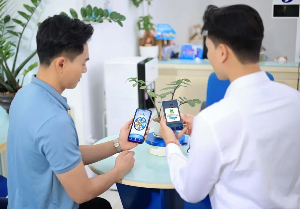 Khách hàng hào hứng với chương trình - Vòng quay tri ân 30 năm - trên ứng dụng My VNPT.jpg