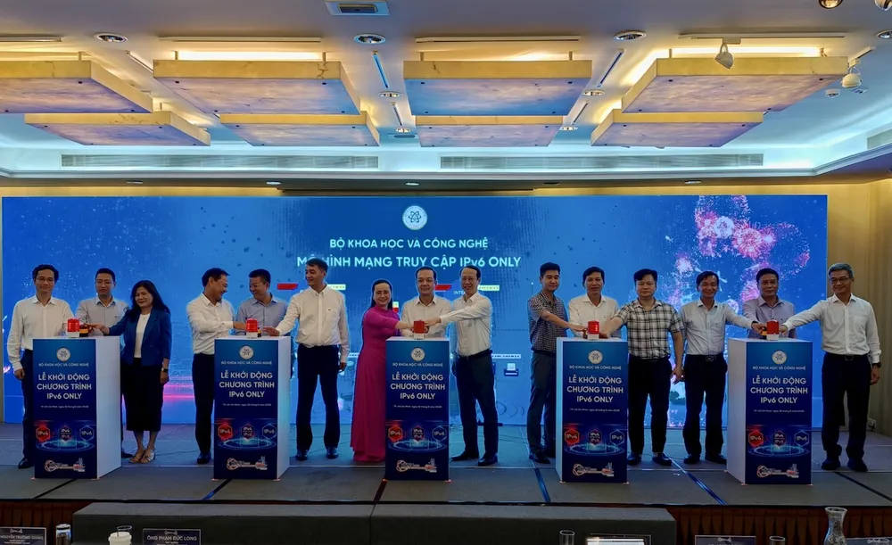 Thứ trưởng Bộ KH-CN Phạm Đức Long cùng các đơn vị khởi động chương trình IPv6 giai đoạn 2026-2030.