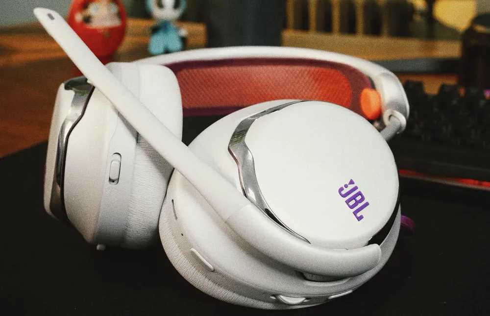 JBL Quantum 950, sản phẩm mới của JBL
