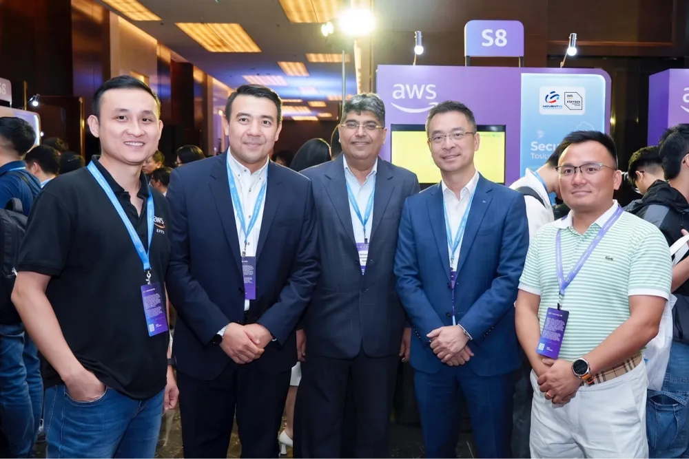 Đội ngũ Noventiq giới thiệu giải pháp bảo mật đám mây cho doanh nghiệp Việt trong sự kiện AWS Cloud Day Hà Nội.