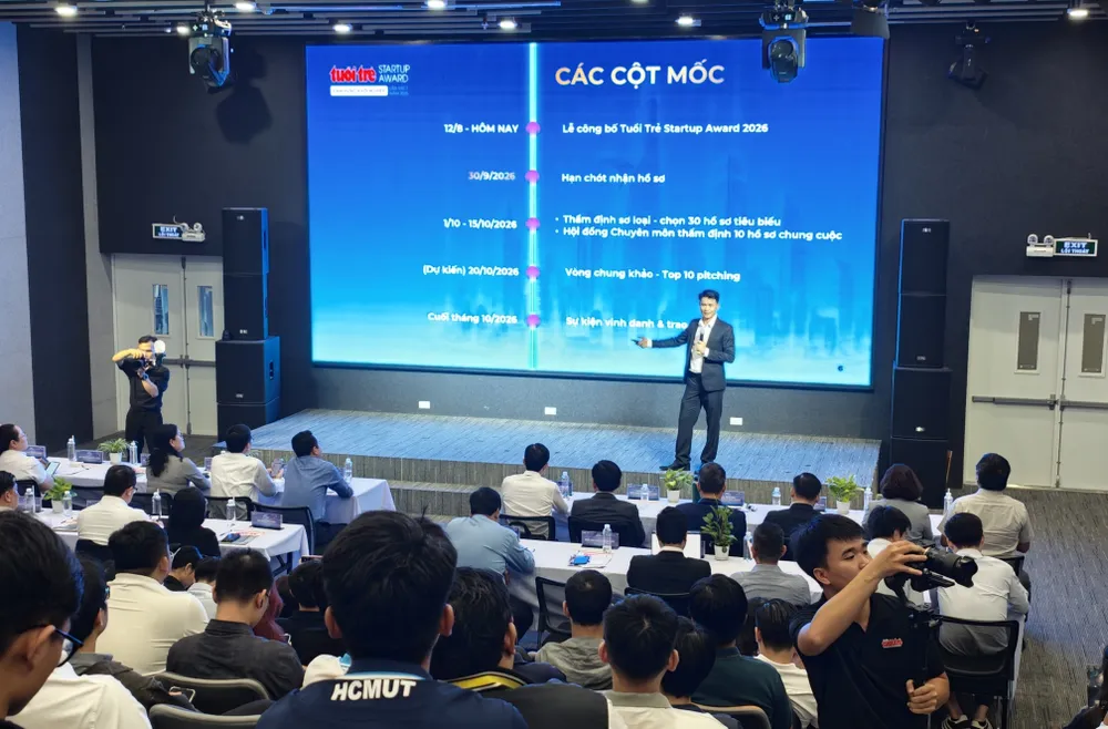 Đại diện Báo Điện tử Tuổi Trẻ công bố thông tin tại chương trình. 