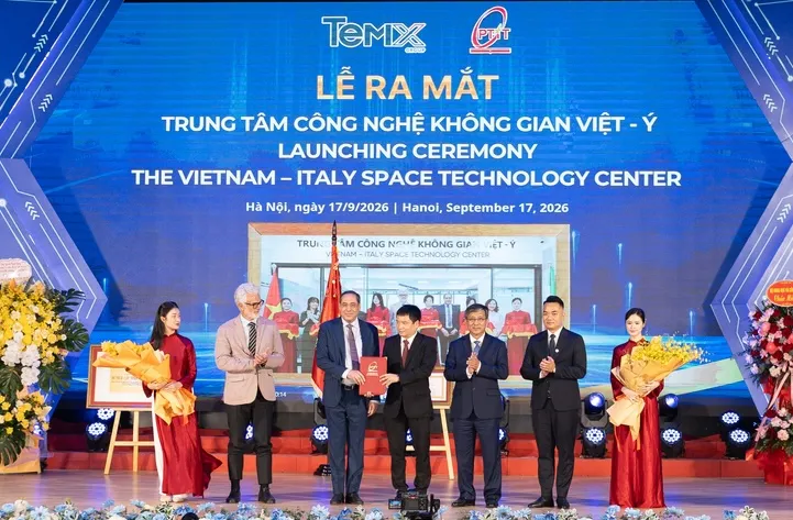 Lễ ra mắt Trung tâm công nghệ không gian Việt Ý.jpg
