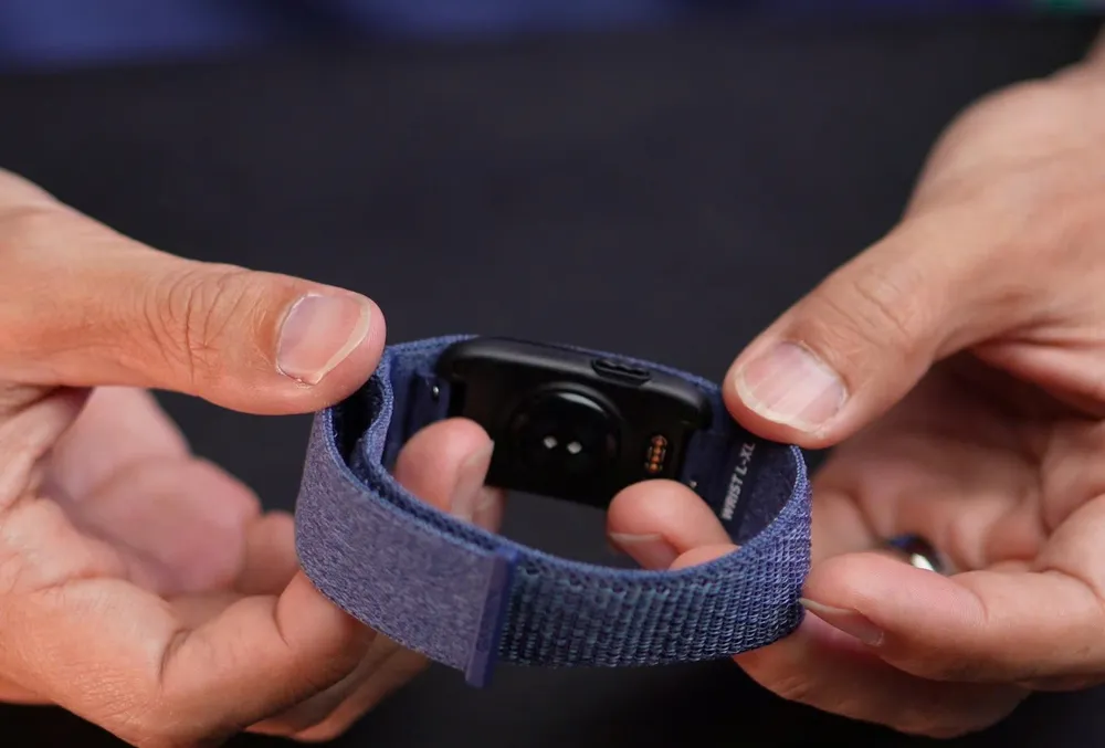 CIRQA Smart Band nhỏ gọn nhưng đầy đủ các tính năng cho người luyện tập thể thao, theo dõi sức khoẻ...