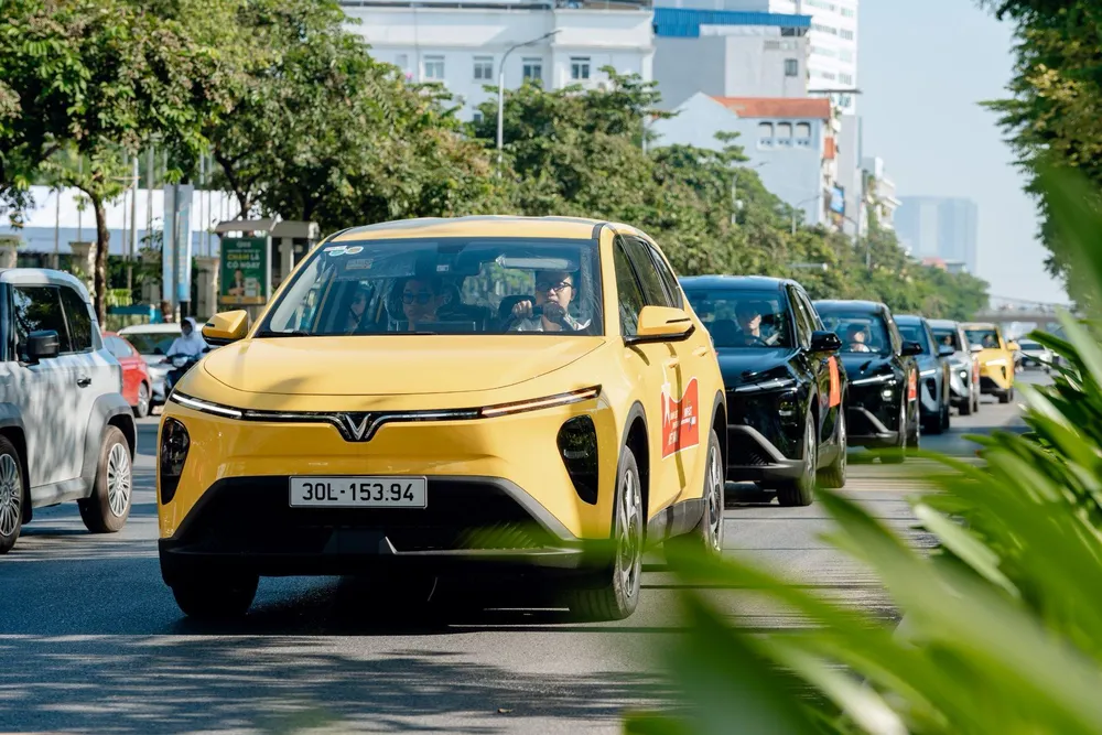 Tài xế xe điện VinFast đang tiết kiệm được nhiều chi phí nhờ hệ thống hạ tầng xe điện phát triển
