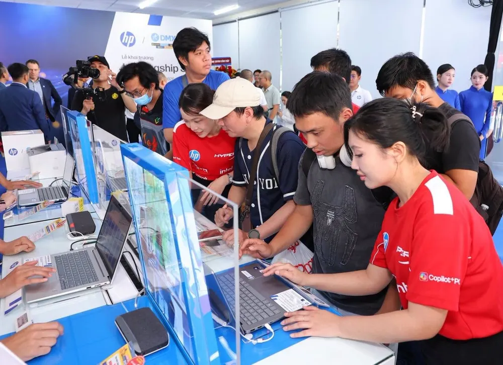 ĐMX & HP khai trương HP Flagship831313407_2101365500509648_567025631362662183_n.png.jpeg