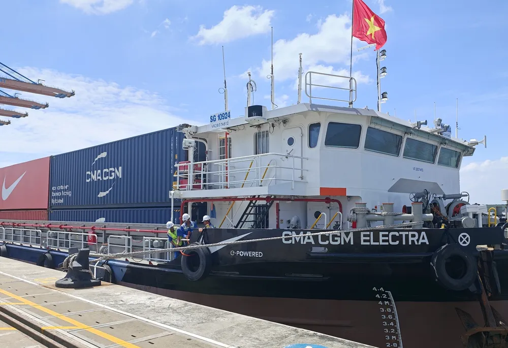 Sà lan điện vận chuyển container tại Gemalink đã được đưa vào vận hành