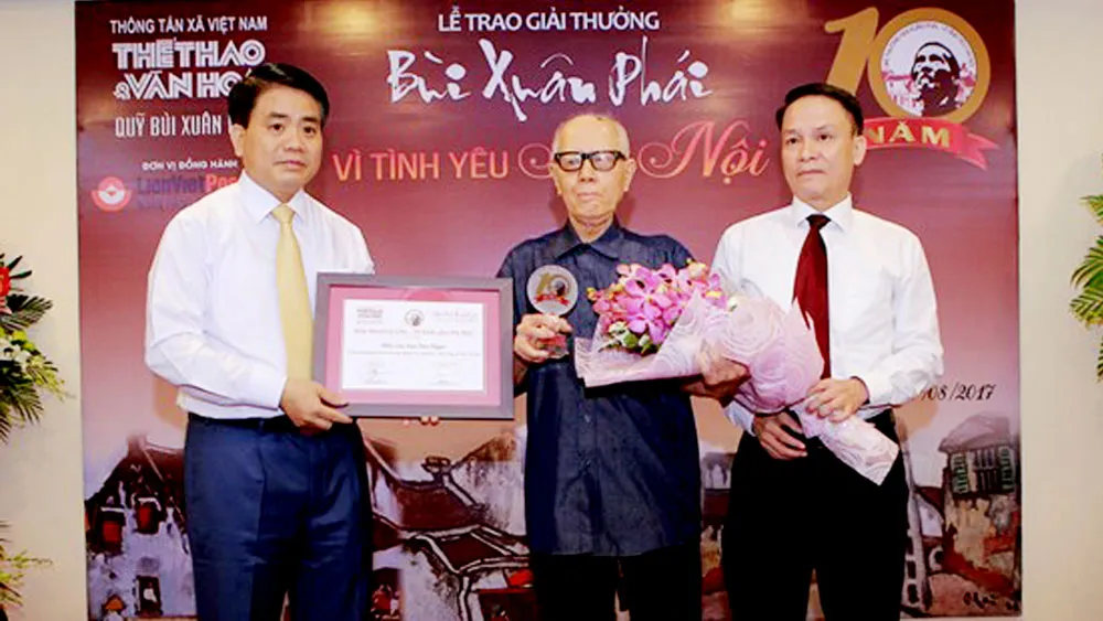 Giải thưởng Bùi Xuân Phái - Vì tình yêu Hà Nội: Nhà văn hóa Hữu Ngọc được trao Giải thưởng Lớn  ảnh 2