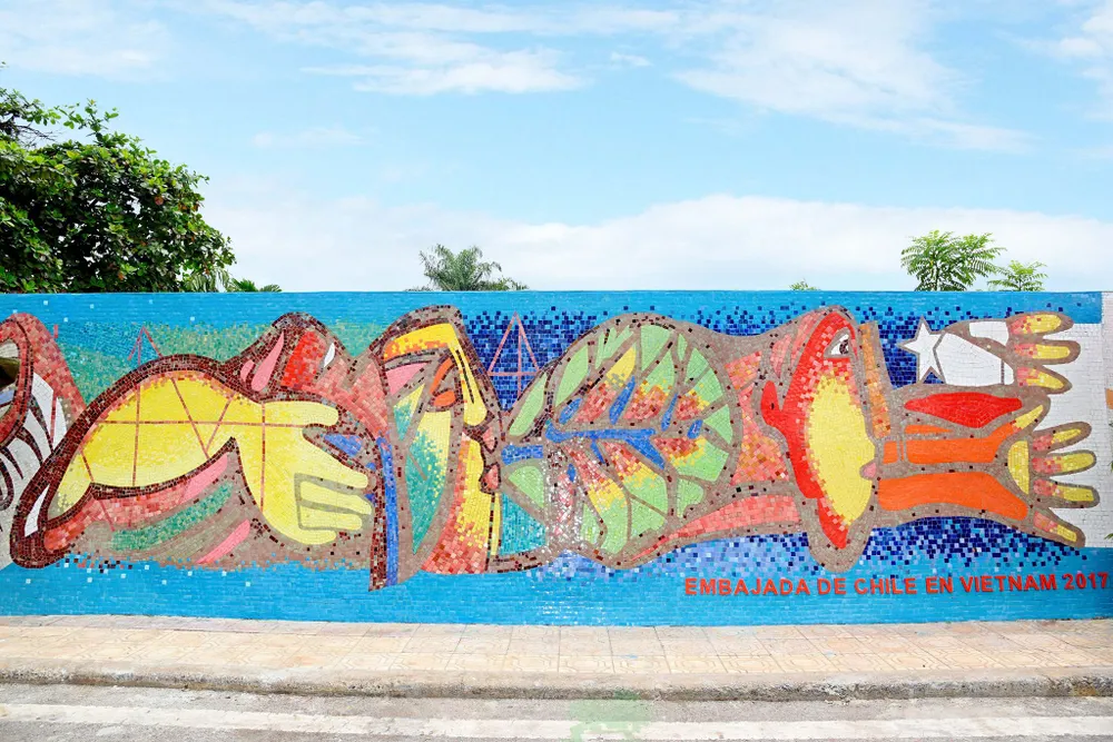 Họa sĩ Chile ghi dấu ấn trên Con đường gốm sứ ảnh 2