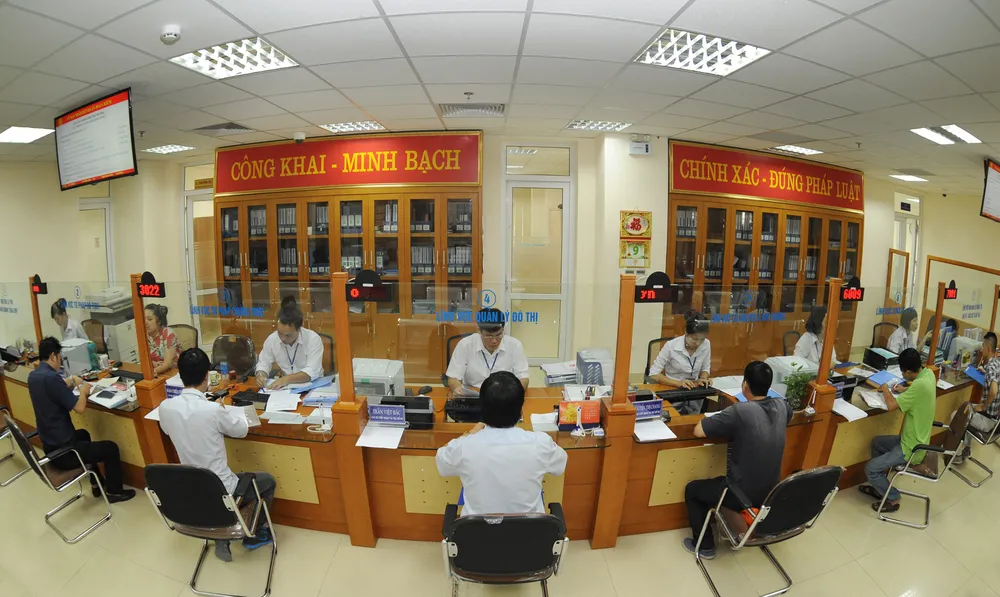 Gần 1000 ảnh dự thi "Người Hà Nội ứng xử văn minh, thanh lịch 2017" ảnh 1