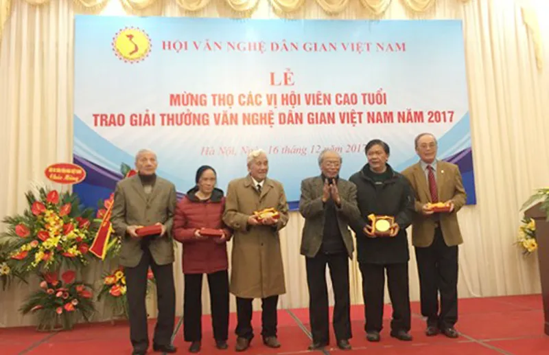Năm 2017: Hội văn nghệ dân gian lại “mưa” giải thưởng ảnh 1