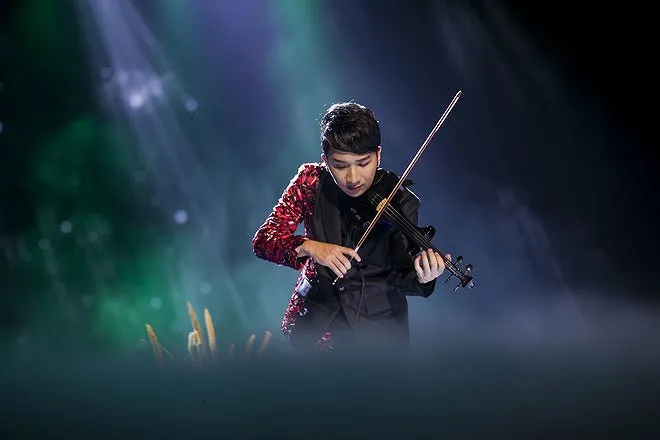 Nghệ sĩ violin Hoàng Rob tiếp tục ghi điểm với Hừng Đông ảnh 2
