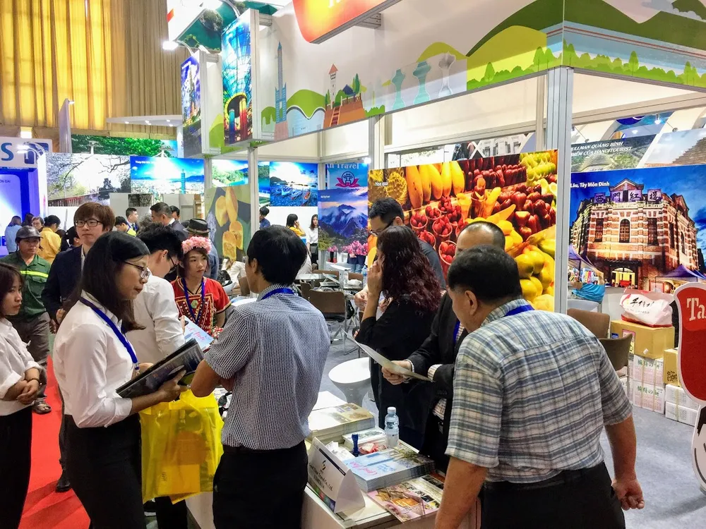 Cơ hội vàng tìm kiếm vé máy bay và tour du lịch giá rẻ ảnh 1