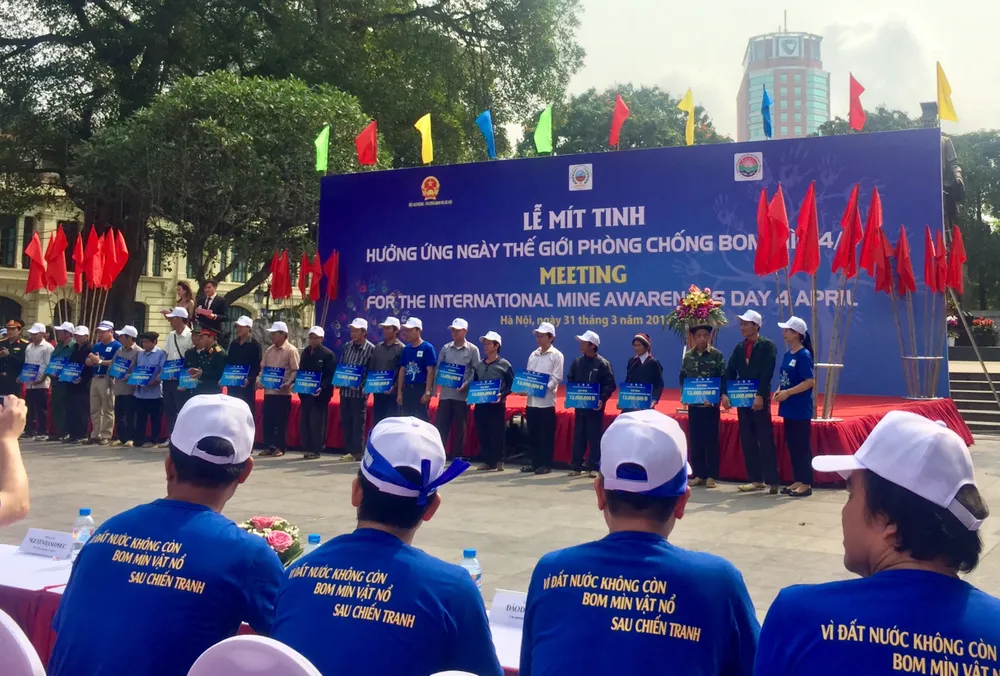 Còn 800.000 tấn bom mìn, vật nổ nằm rải rác trên cả nước ảnh 2