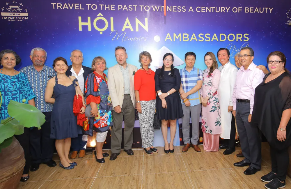 Các đại sứ quốc tế bị quyến rũ với vở diễn thực cảnh ở Hội An ảnh 2