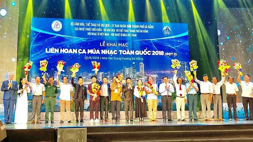 “Tinh hoa hội tụ” mở màn Liên hoan Ca múa nhạc toàn quốc 2018 ảnh 1