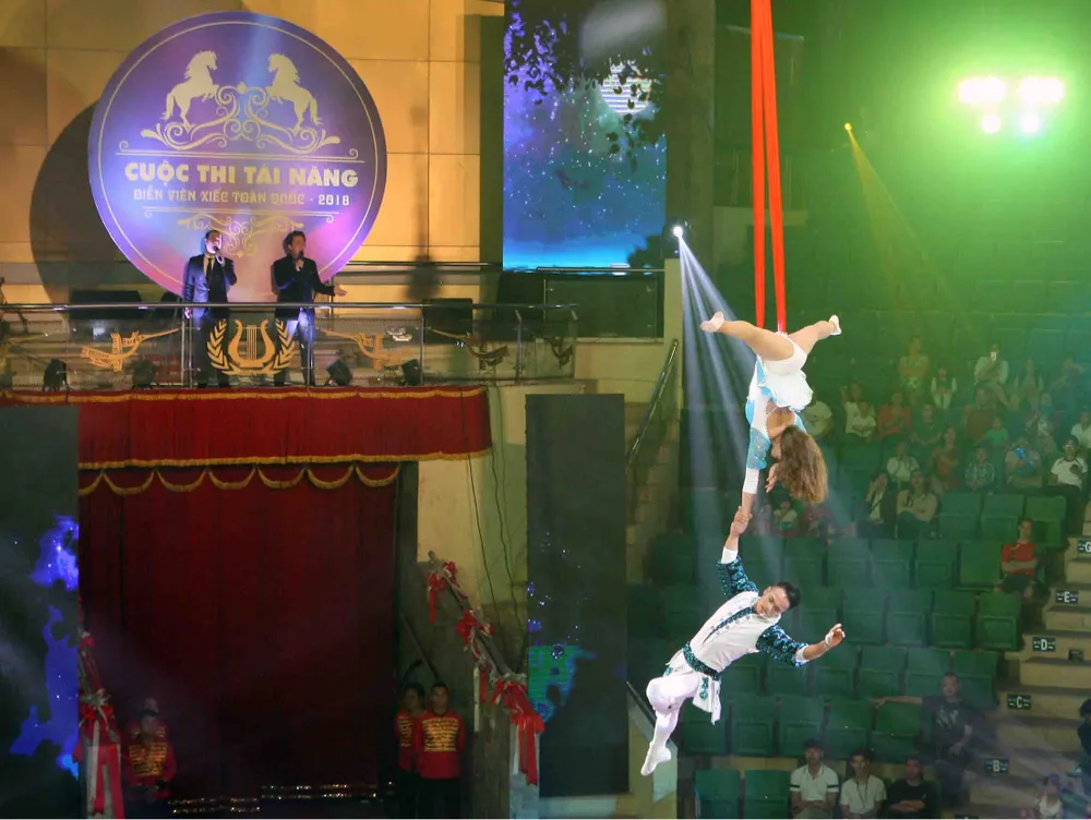 Tài năng xiếc Việt có cuộc ra mắt ấn tượng  ảnh 1