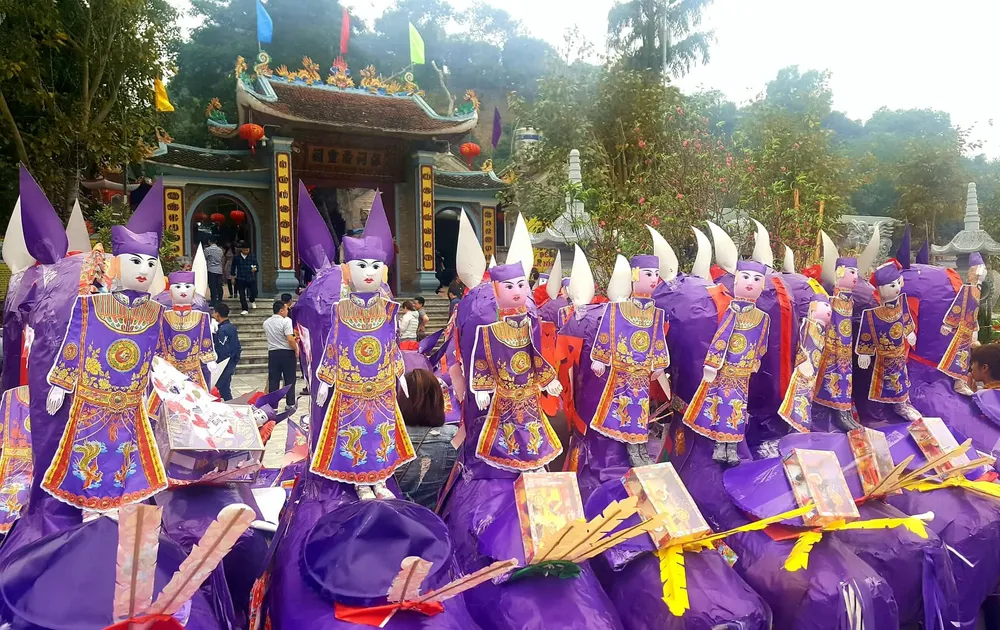 "Choáng" với đàn ngựa giấy khổng lồ ở đền Bảo Hà ảnh 2