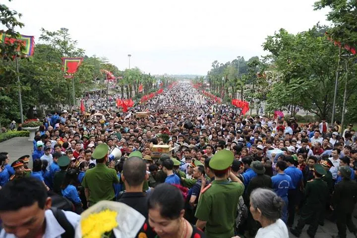 Dâng hương tưởng niệm các vua Hùng ảnh 3