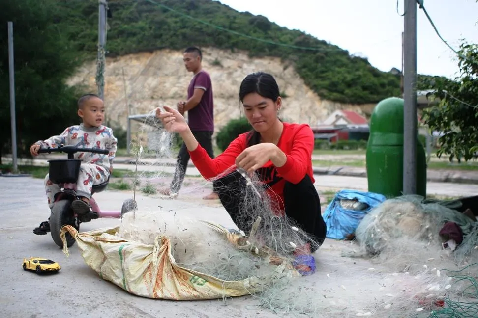 Khảo sát xây dựng cột mốc tâm linh trên đảo Trần ảnh 2