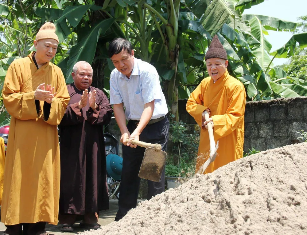 Tặng quà và nhà tình nghĩa cho người dân tỉnh Hà Nam ảnh 1