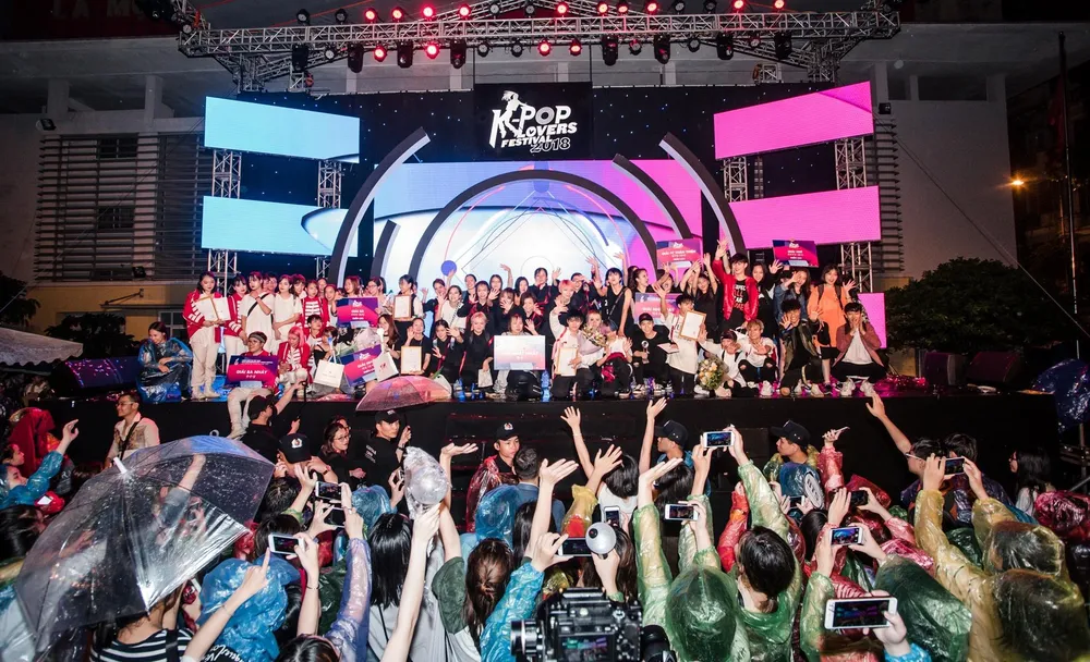Nhiều hạt nhân âm nhạc trẻ xuất hiện trong lễ hội dành cho người yêu Kpop
