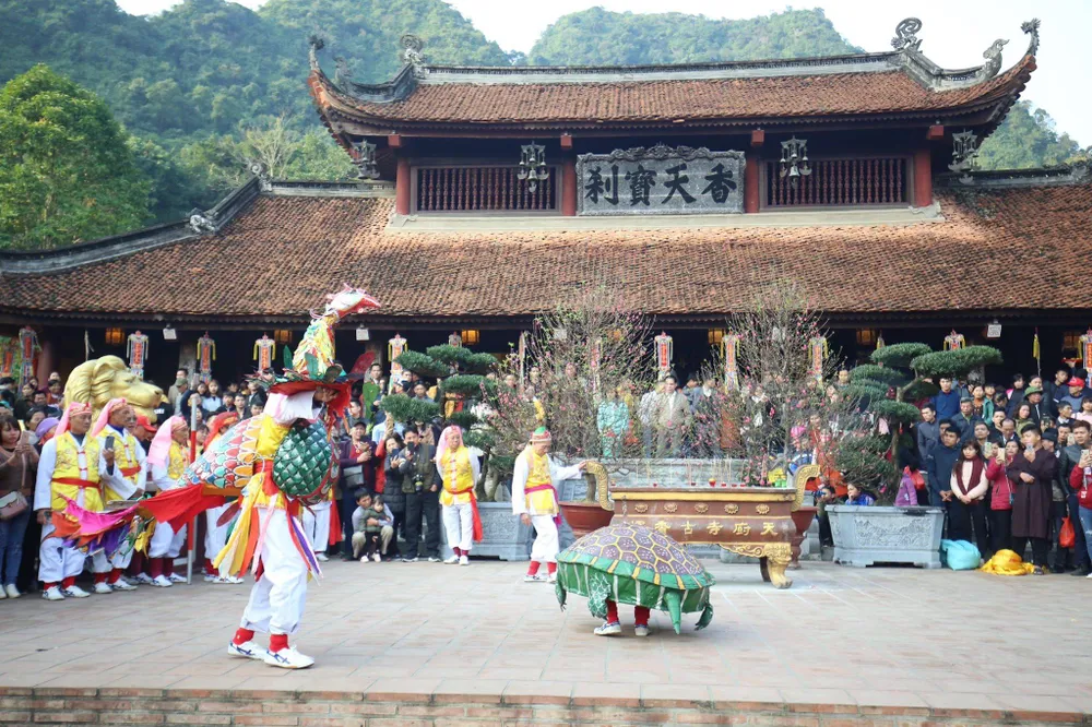 Chùa Hương tưng bừng khai hội ảnh 2