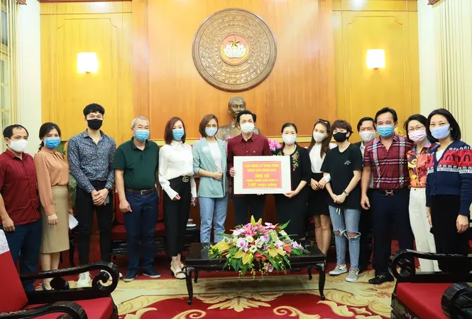 Đoàn phim “Những ngày không quên” ủng hộ 150 triệu đồng chống Covid-19 ảnh 1