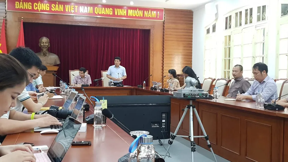 Thu hồi, kiểm điểm làm rõ trách nhiệm về văn bản “xin” 400 vé máy bay