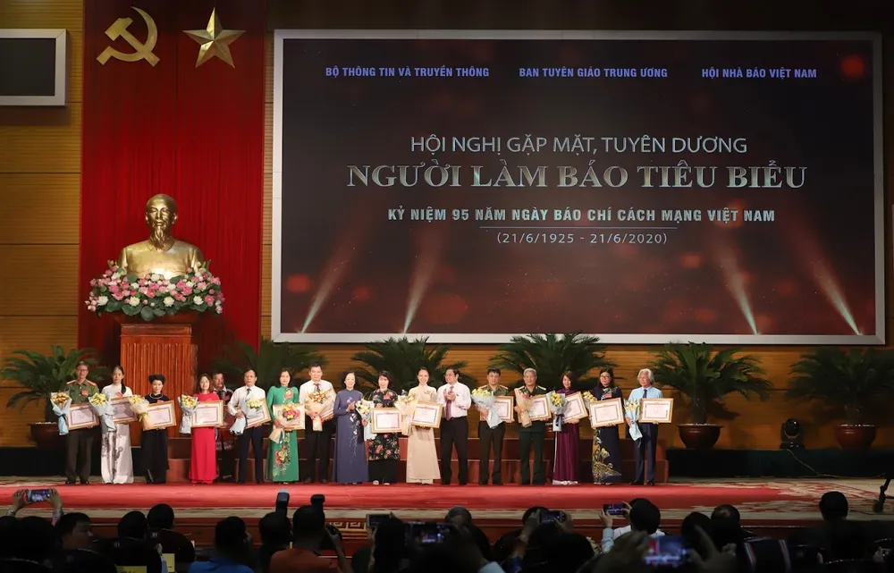 Tuyên dương 187 người làm báo tiêu biểu ảnh 3