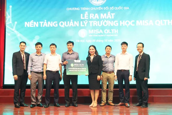 Ra mắt nền tảng quản lý trường học "Make in Vietnam" ảnh 1