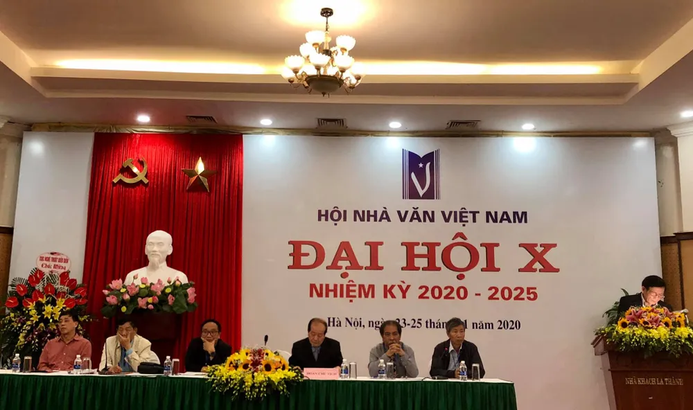 Đại hội Hội Nhà văn Việt Nam lần X, nhà thơ Hữu Thỉnh 2 lần xin rút ảnh 1
