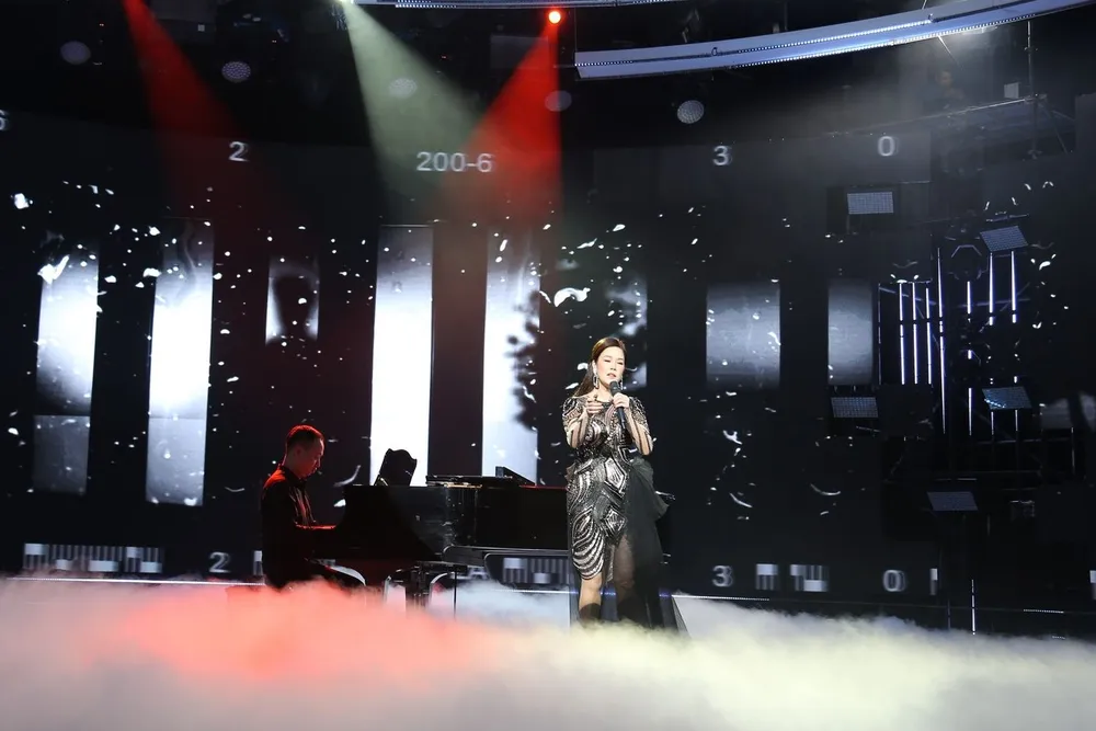 Dàn sao khủng Bắc Nam hội ngộ trong tiệc âm nhạc “Chào 2021“ ảnh 4