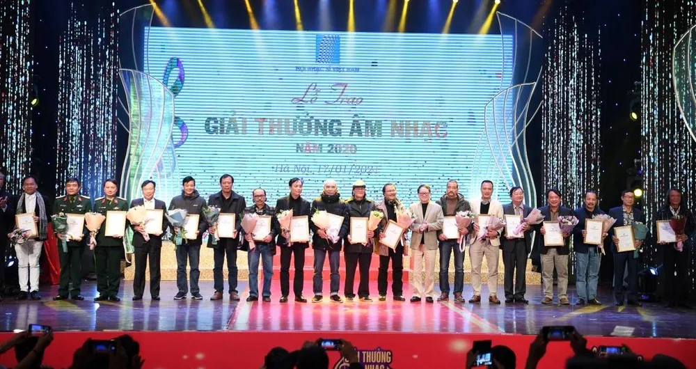 Đêm nhạc Phó Đức Phương được trao Giải thưởng Âm nhạc Việt Nam năm 2020 ảnh 1