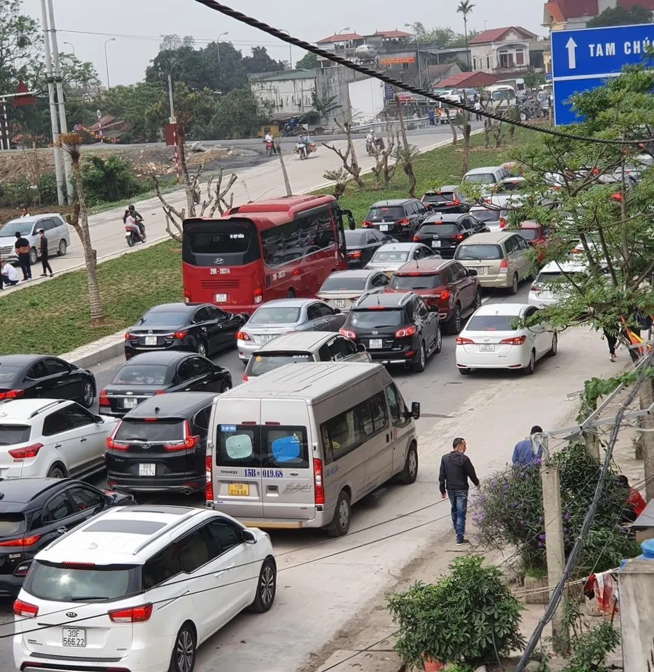 “Biển người” chen chân ở Tam Chúc - Hà Nam  ảnh 2