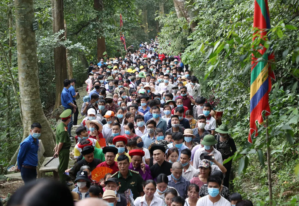 Du khách đổ về Đền Hùng - Phú Thọ gấp 5 lần dự báo  ảnh 3