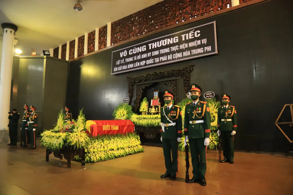 Xúc động tiễn đưa sĩ quan hy sinh khi làm nhiệm vụ Gìn giữ hòa bình ảnh 1