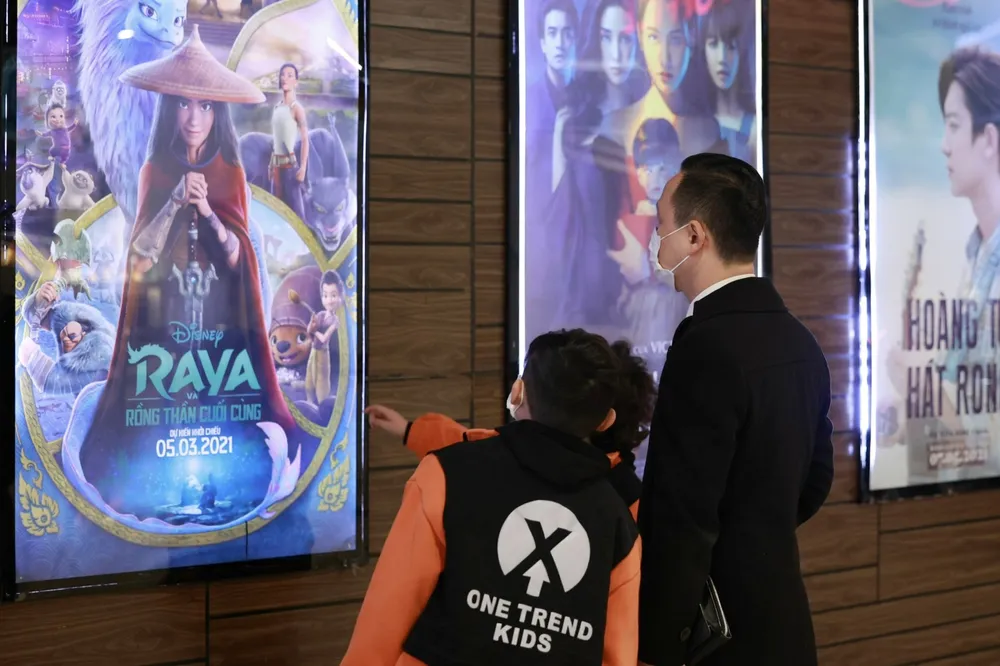 Thưa thớt khán giả trong ngày đầu rạp chiếu Hà Nội mở cửa trở lại ảnh 4